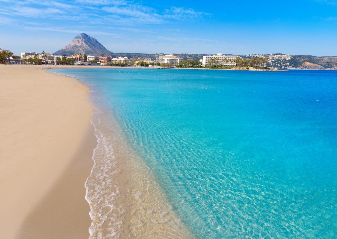 El Arenal in Jávea, het enige zandstrand.